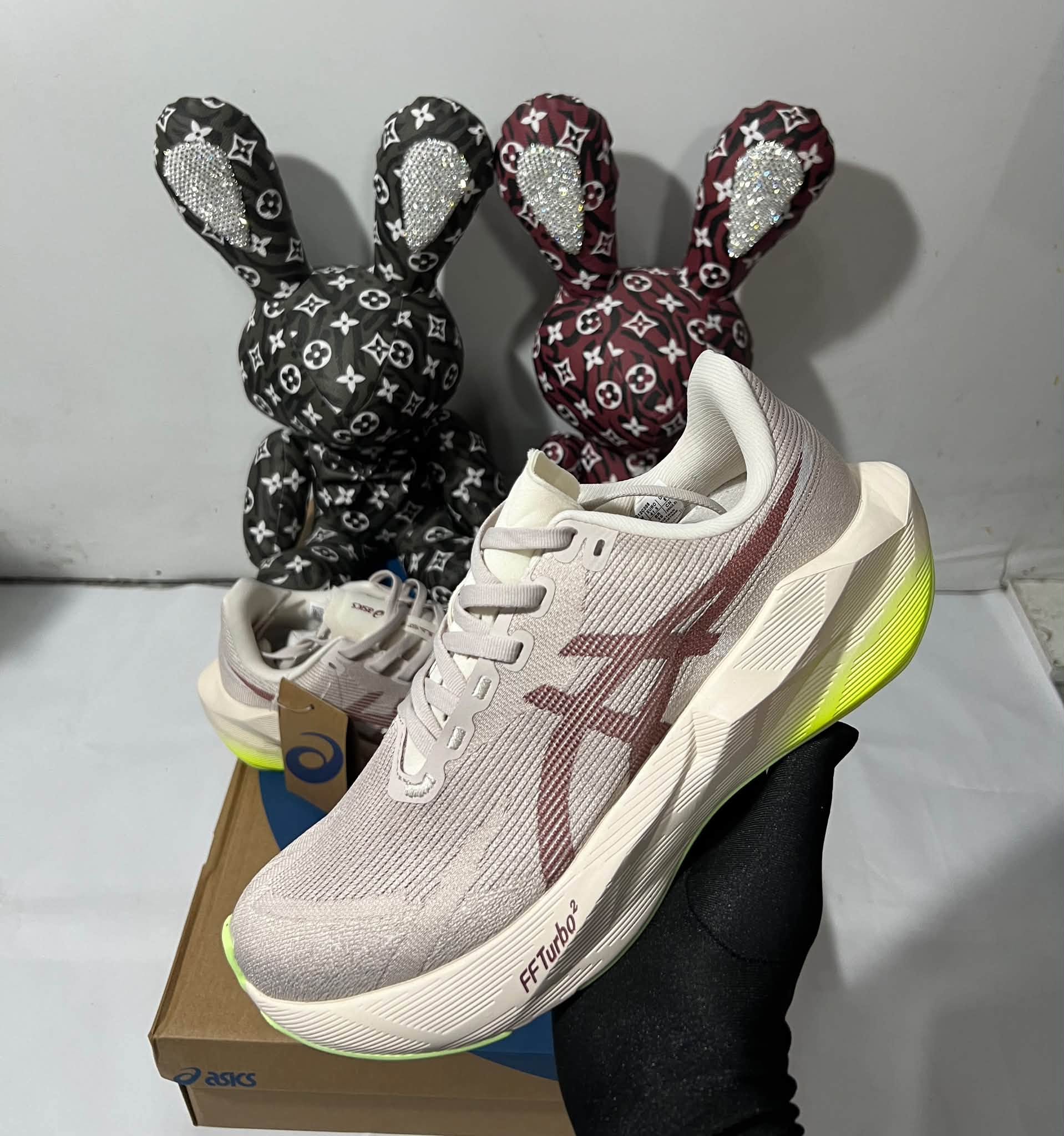 ASICS NOVABLAST 6 - Cream / Pink Volt